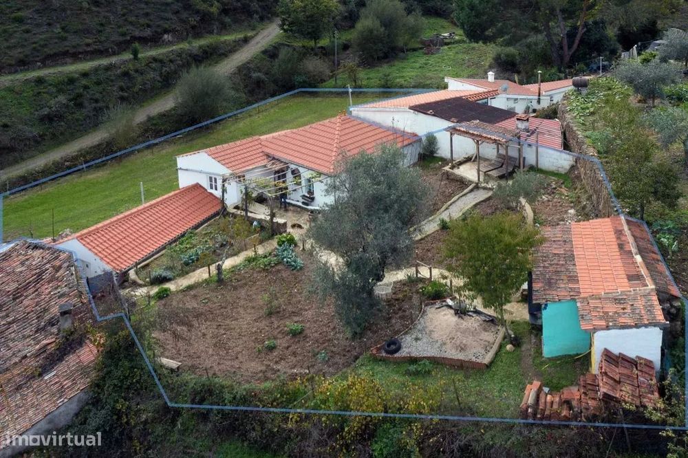 Stone House Complex with Investment Potential – Aldeia das Azenhas