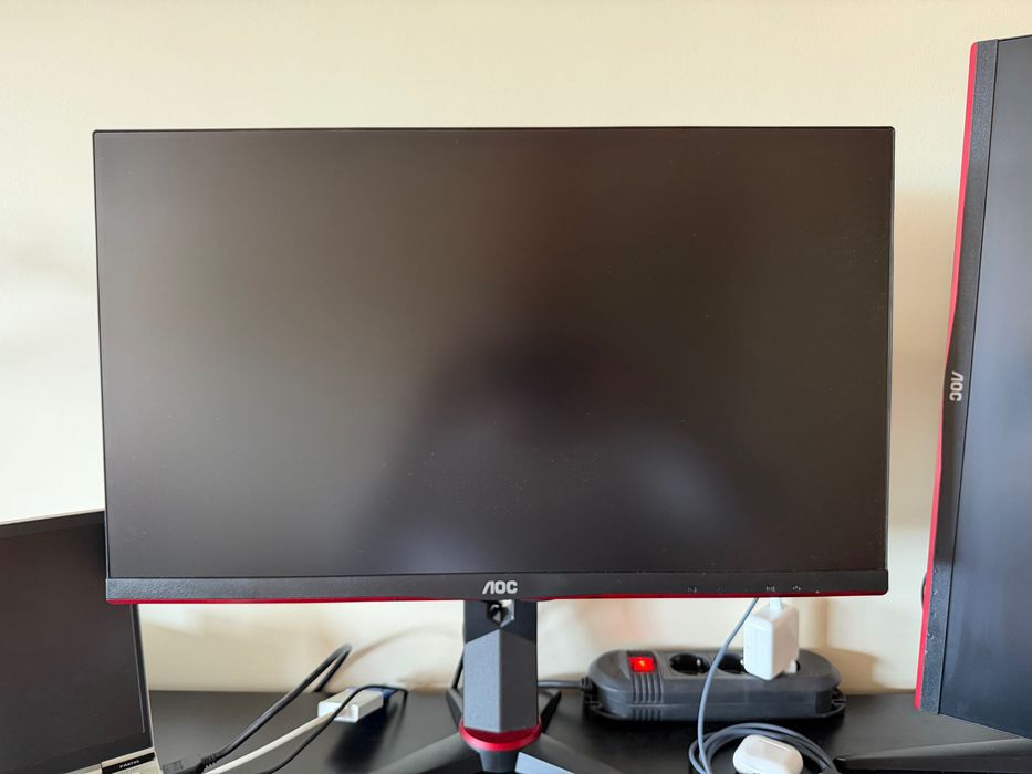 2x Monitores AOC 24" 24G2U 144Hz FHD