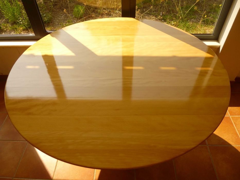 Tampo de mesa redondo em faia maciça. Ø 131 cm, espessura 4 cm. NOVO.64751819741442122