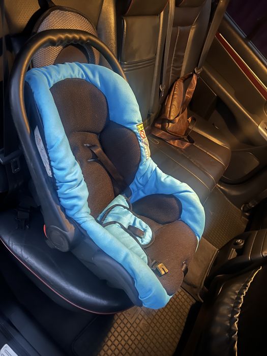 Автомобільне крісло / автолюлька