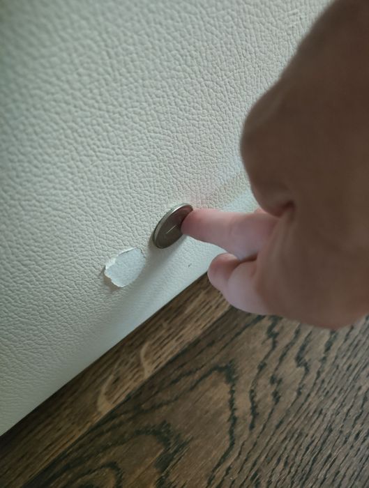 Dwie sofy i duża pufa dwa schowki