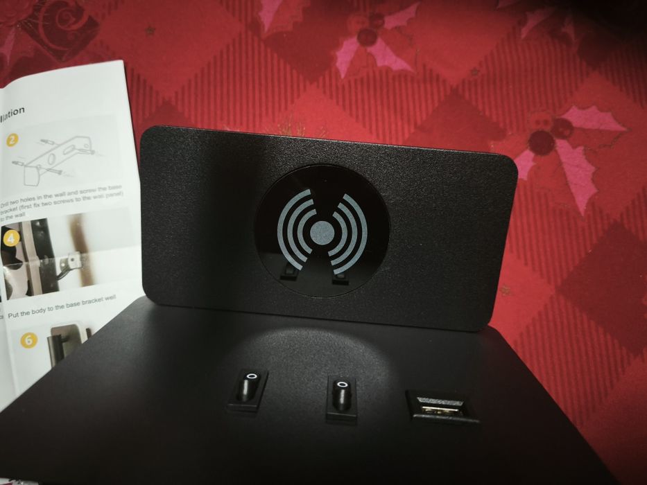 Candeeiro com luz led flexível com tomada USB e carregador indução