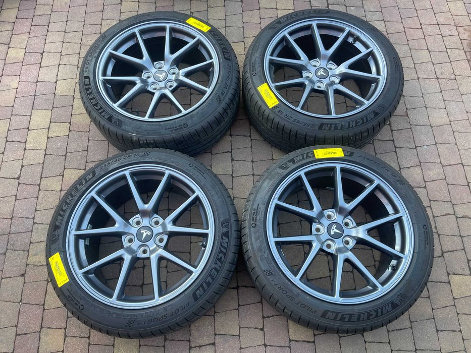 4105. Koła letnie Tesla S oryginalne 5x120 235/45/18 Michelin 2022r