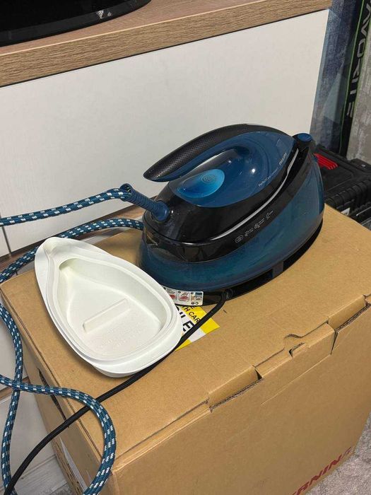 Парогенератор Philips PerfectCare Compact GC7846/80 — в ідеальному стані
