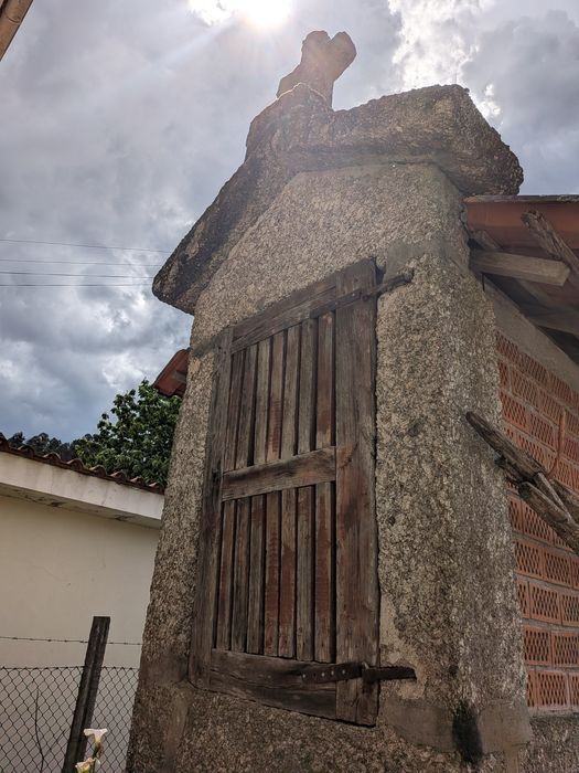 Canastro Antigo bom estado.