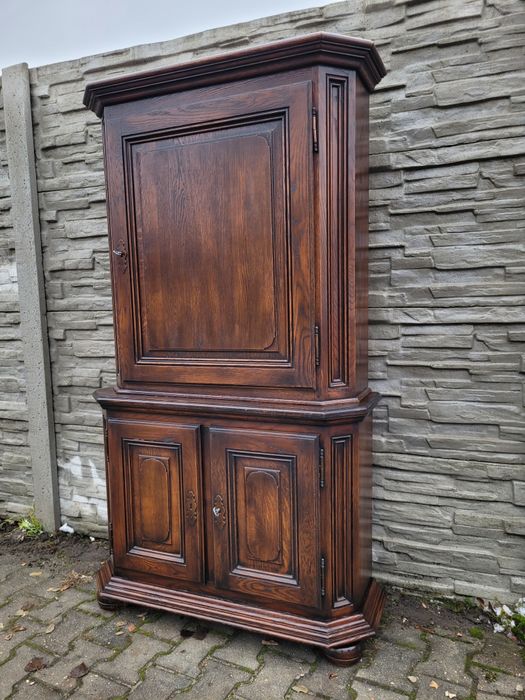 Ciekawa dębowa komoda. .