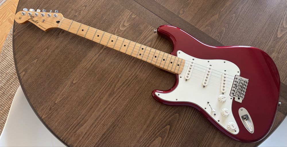 Fender Stratocaster Standard Canhota 2012 — Candy Apple Red