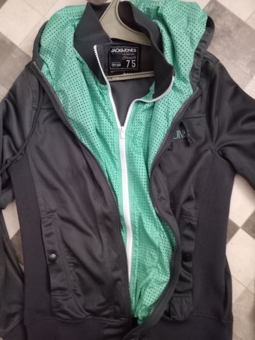 Куртка унісекс дуже гарна