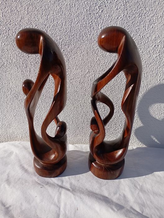 Estatuetas em madeira bom estado