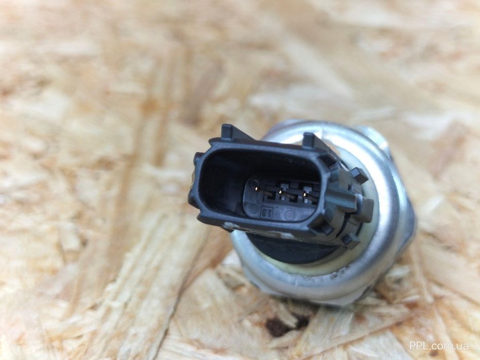 Lexus NX II 21- 2.5 RAV4 Camry Датчик давления топлива 89458-33042