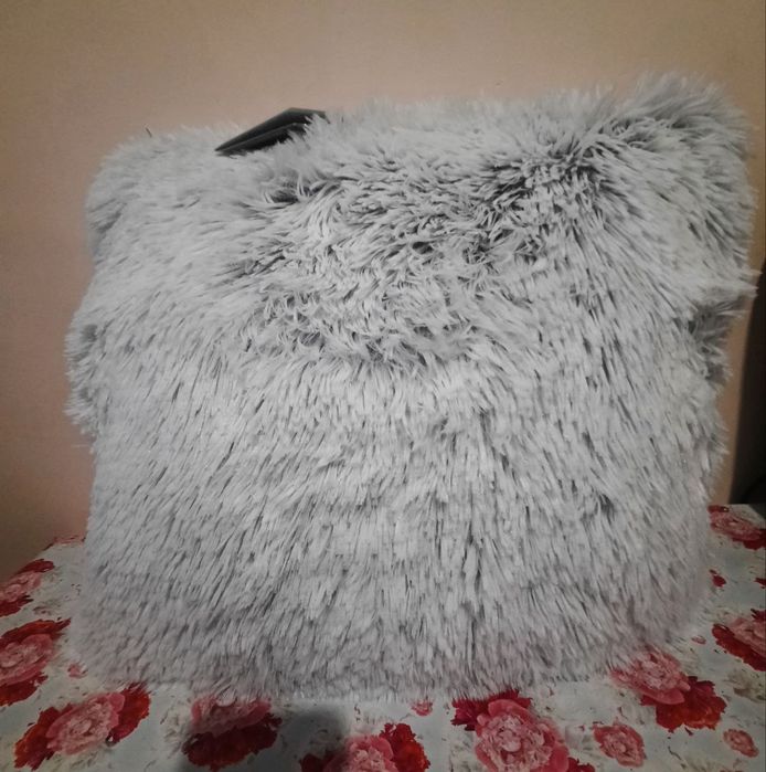 Подушка декоративная пушистая