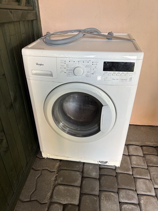 Uszkodzona pralka Whirpool