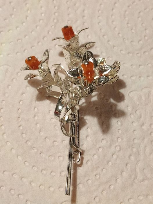 Stara broszka z koralami antykwarycznymi l 80