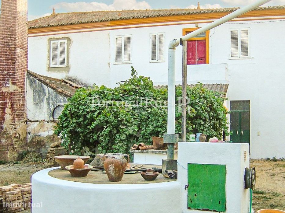 Quinta com 3 ha e várias construções em Portalegre