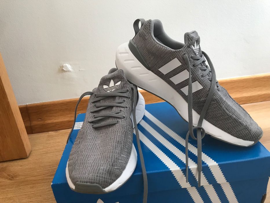 Sapatatilhas running Adidas tamanho 38