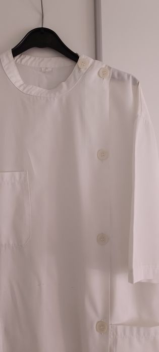 Bata branca manga curta tamanho 56. Usada mas bom estado