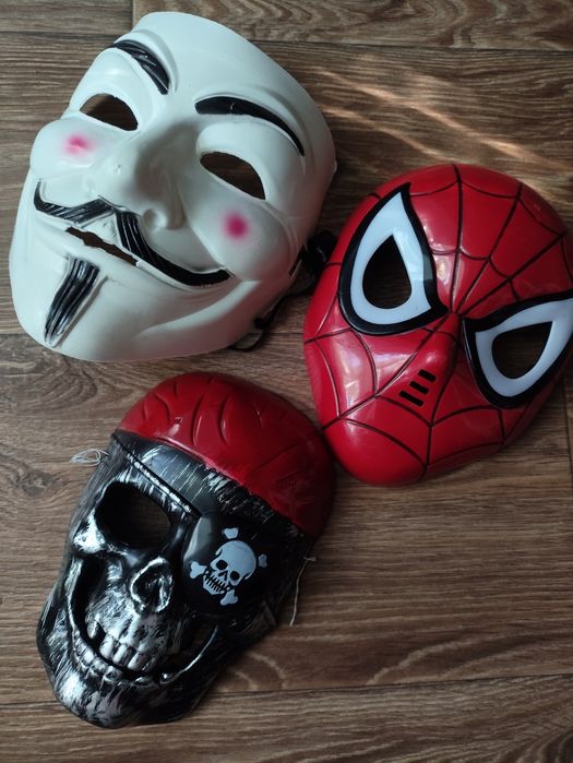 Маски Человек паук и Пират