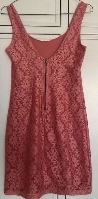Vestido rosa de renda