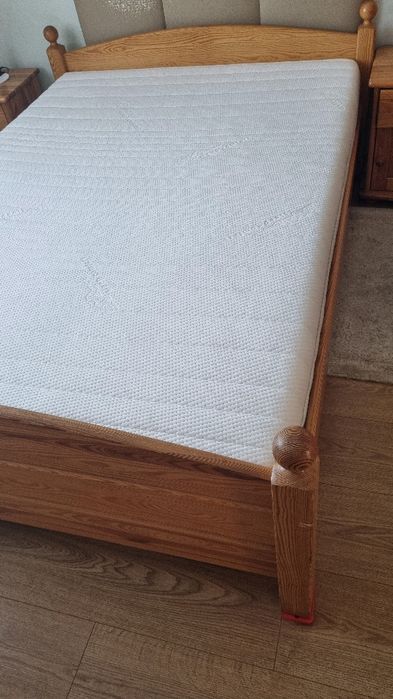 Łóżko sosnowe ze stelażem i materacem