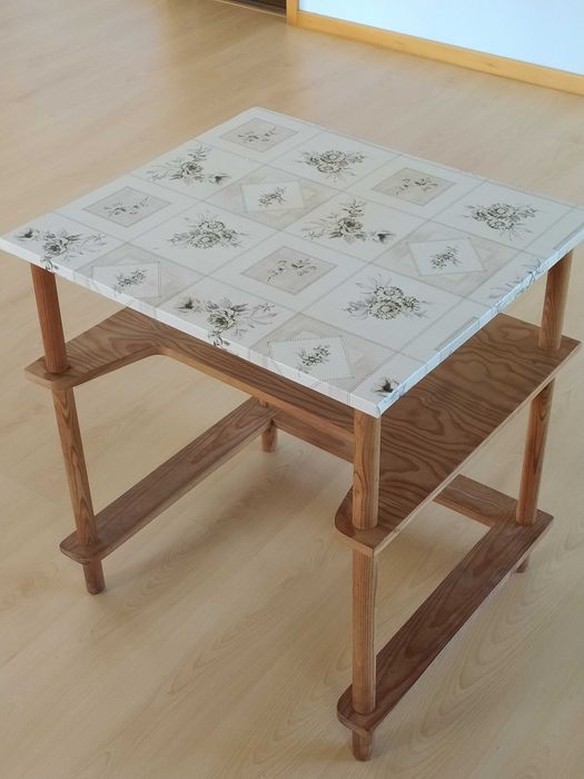 Secretária/móvel de apoio