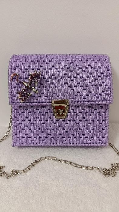 В'язана жіноча сумочка