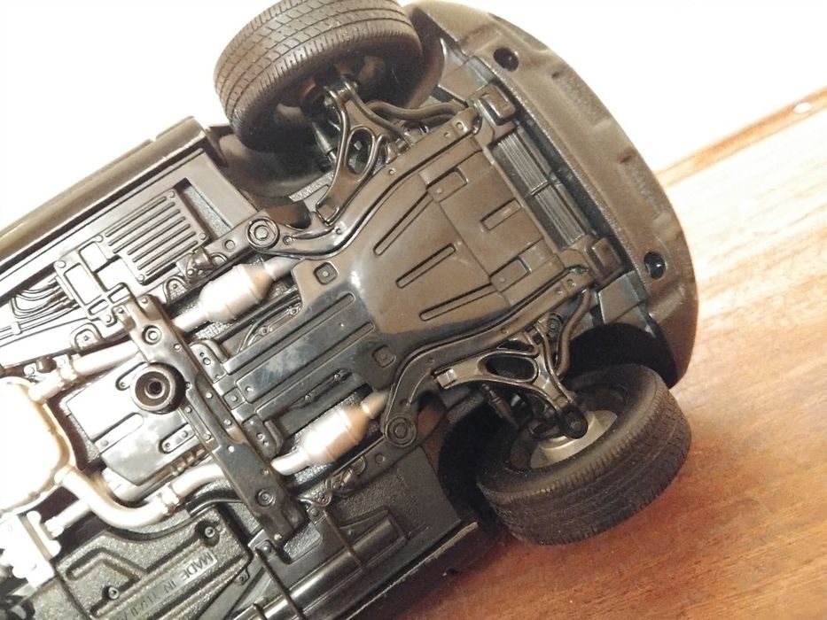 VW Tuareg 1:18 model