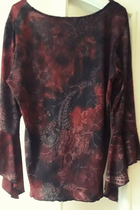 Bluzka wizytowa delikatnie połyskująca, ozdobne rękawy