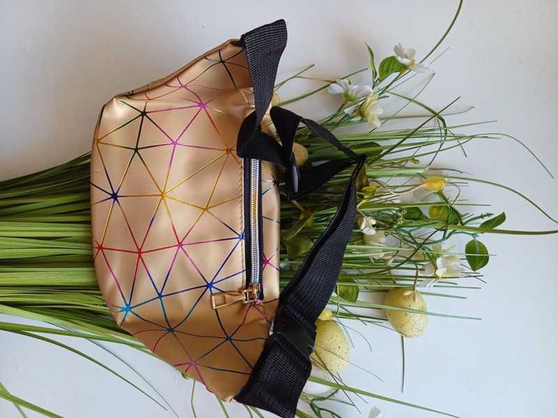 Złota torebka, saszetka, nerka