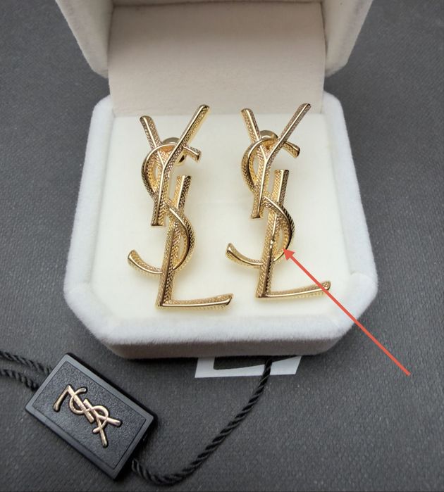 Kolczyki YSL jasne złoto sztyft