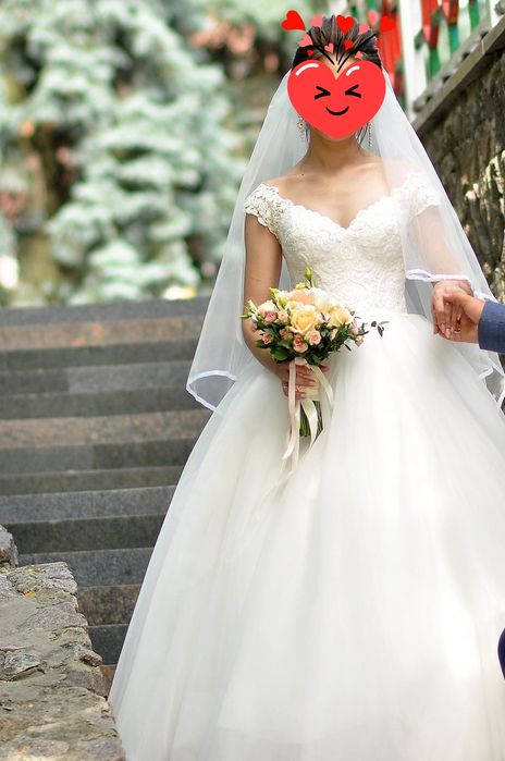 Продам весільню сукню.