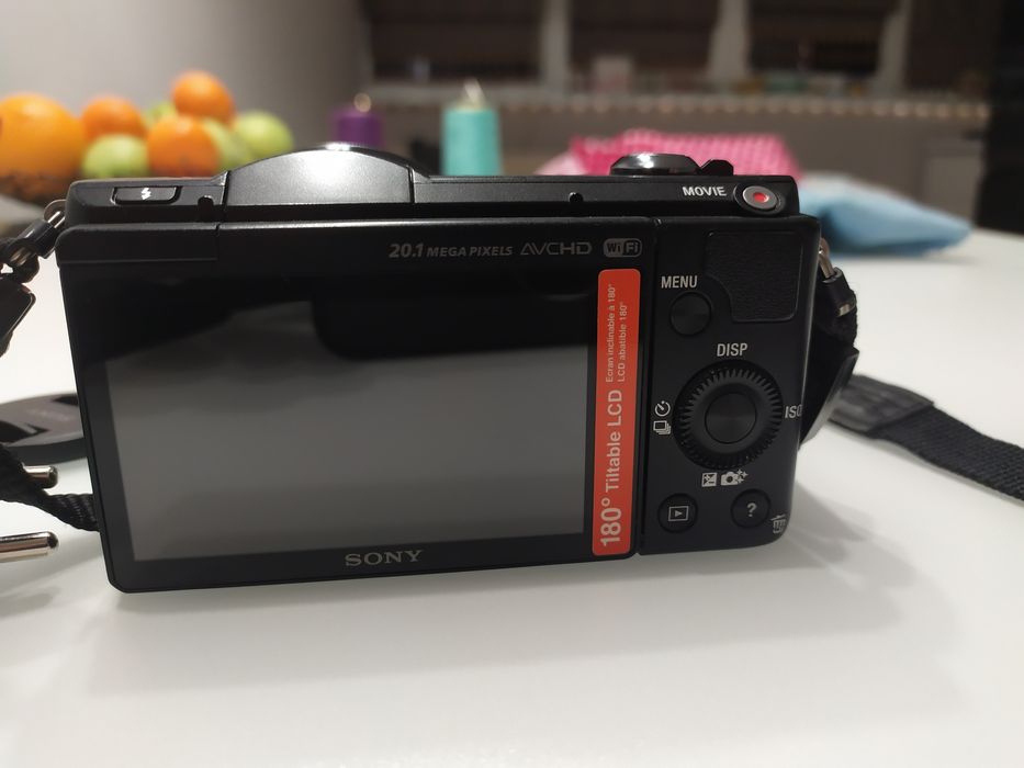 SONY Альфа 5000. 3.5-5.6/16-50 новый. 20.1 mega pixel. WI FI