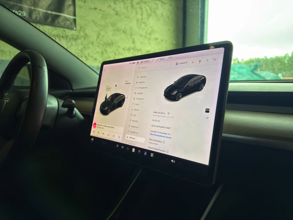 Tesla Model 3 Standard Range Plus - Desde 275€ Mês