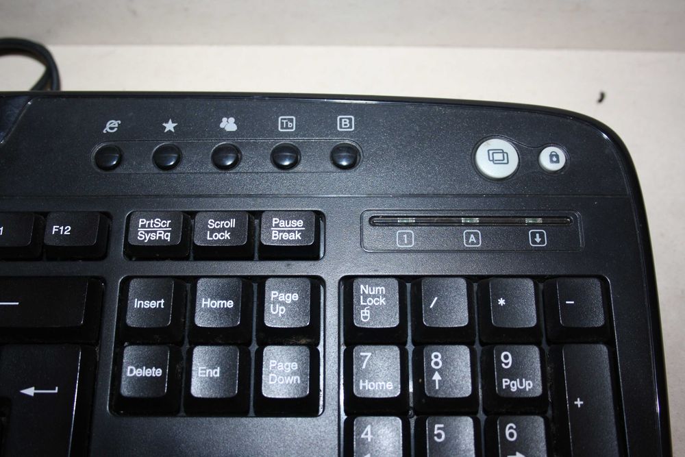 Genius Keyboard with Multimedia Keys64738044454914122