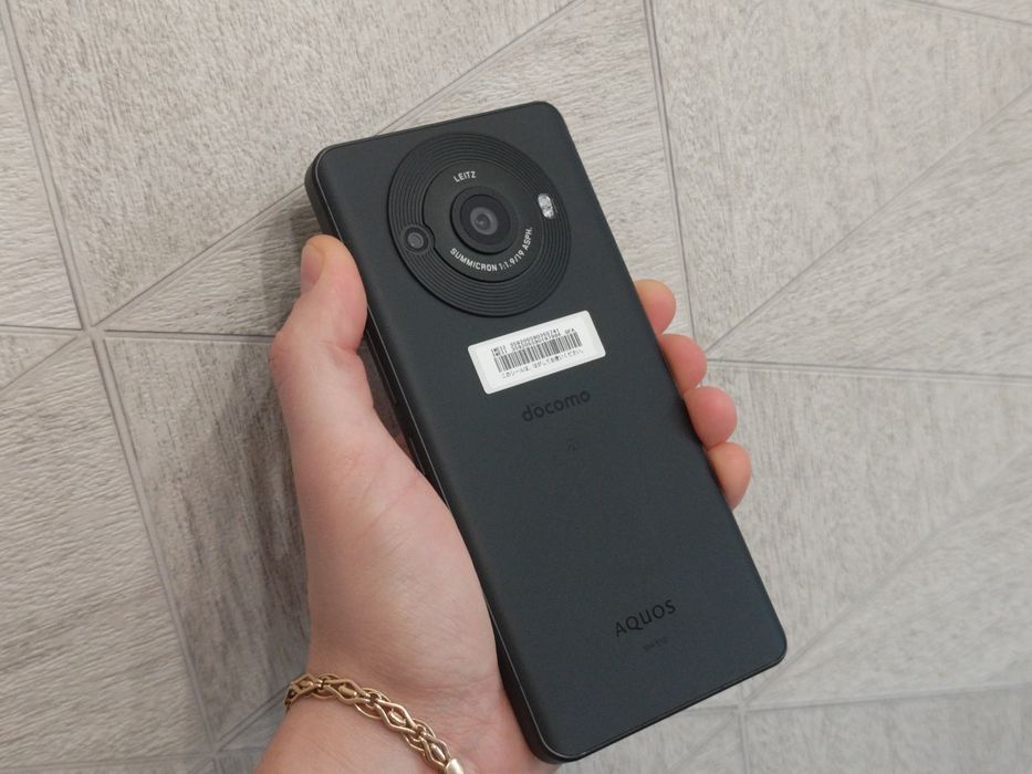 Флагман від японського бренду Sharp AQUOS SH-51D - 2sim Snap 8Gen2, 12/256, NFC, IP68, 6.6" 1-240гц