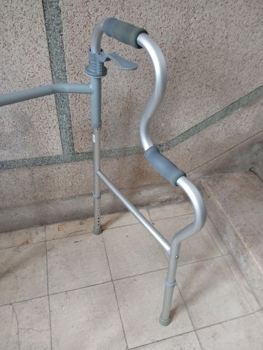 Andarilho articulado de 2 níveis