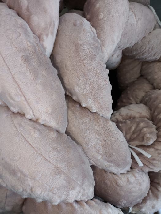 Warkocz ochraniacz do łóżeczka różowy 300 cm