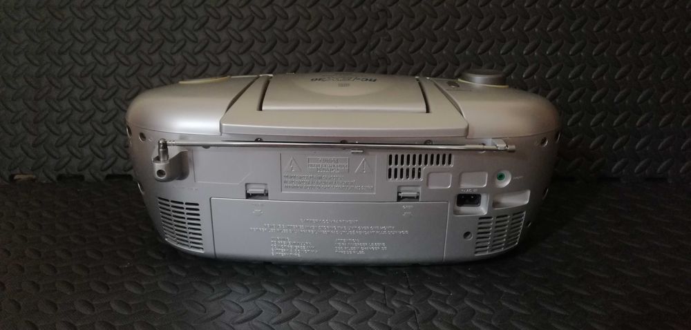 Radiomagnetofon z CD JVC RC-EX36 (boombox)