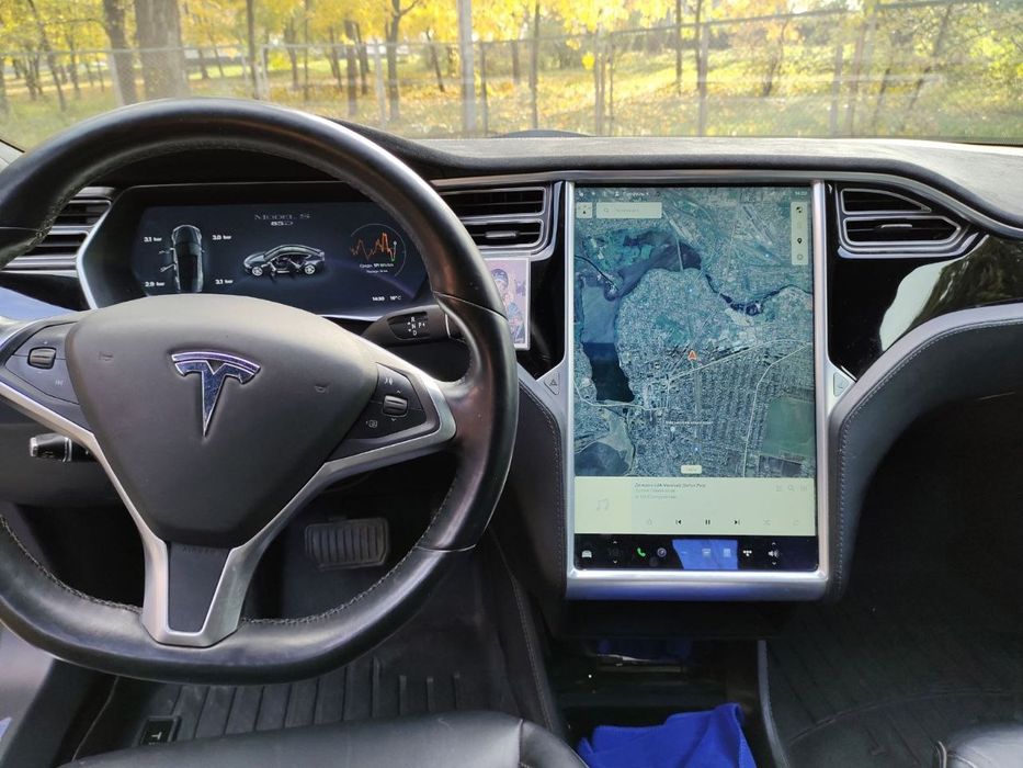 Tesla model s 85d