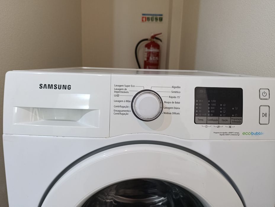Máquina de lavar roupa Samsung