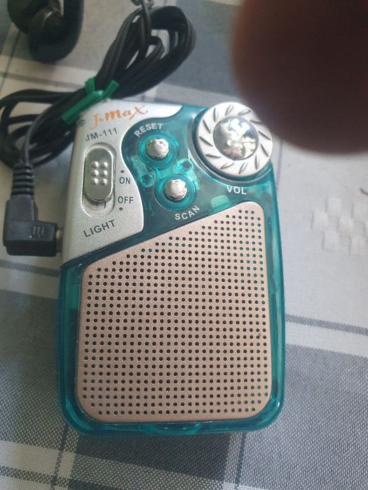 Mini rádio com auscultador tudo a funcionar