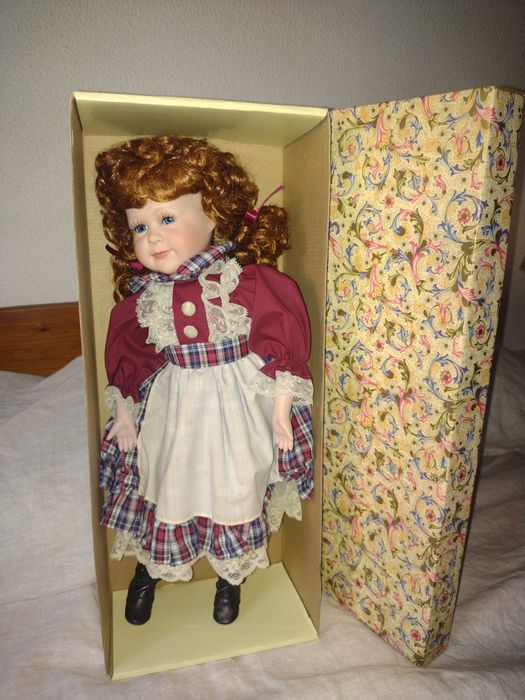 Boneca de Porcelana nova