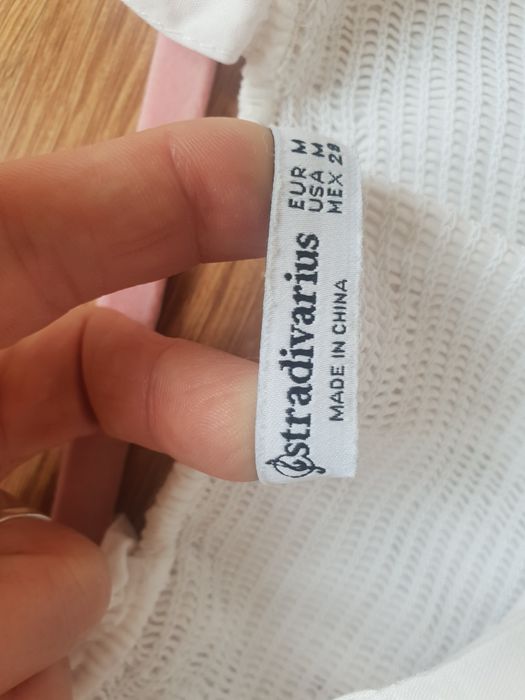 Sukienka biala Stradivarius rozmiar M