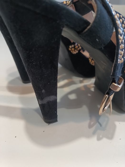 Szpilki, sandały czarne