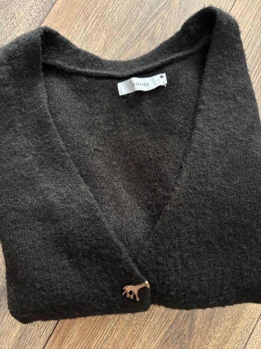 Czarny sweter Reserved