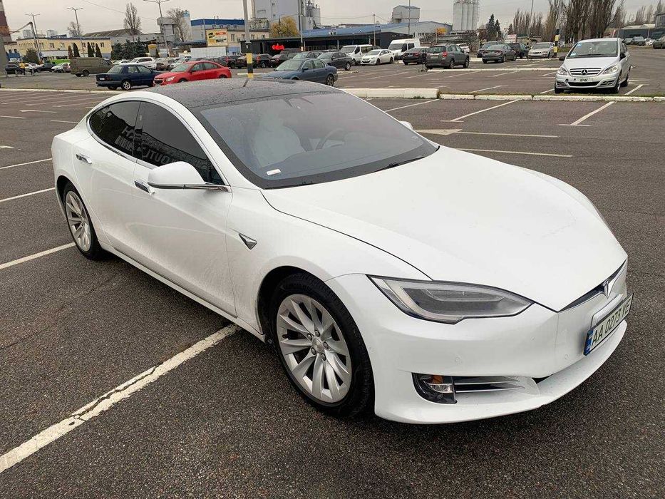 Оренда Tesla S під таксі Premium Uber Black