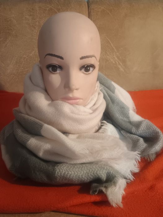 Chusta pudrowy róż szara