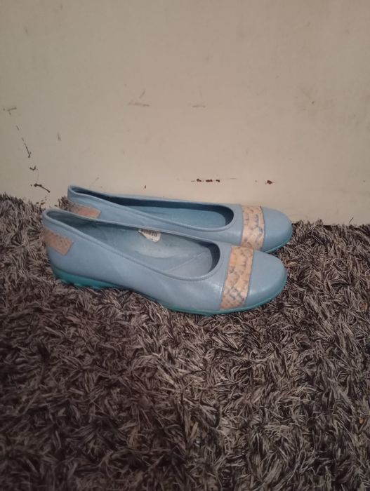 Sapatos de salto baixo