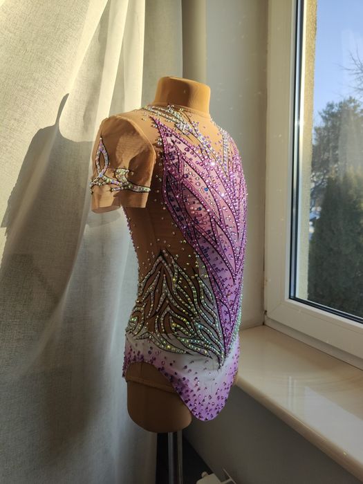 Strój do gimnastyki artystycznej / akrobatyki – startowy, cyrkonie