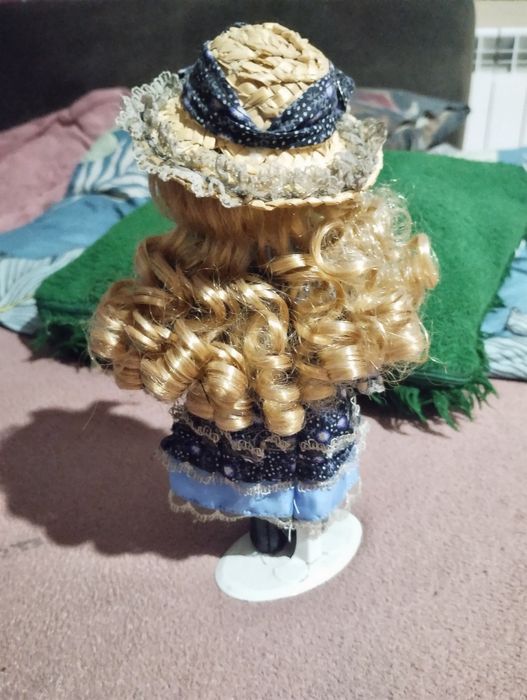 Laleczka porcelanowa