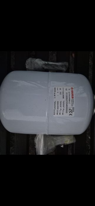 Продам розширювальний бачок Varem